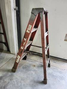 lot 16819 image: Step Ladder with Red Frame