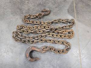 lot 18307 image: Heavy Duty Steel Tow Chain with Hooks - 12 Inch Diameter, 12 Foot Length
