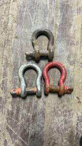 lot 18342 image: Heavy Duty Steel Shackles - Set of 3