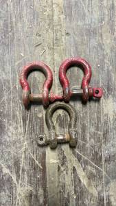 lot 18347 image: Crosby D Shackles Heavy Duty Rigging Hardware - Set of 3
