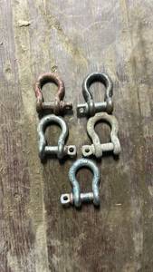 lot 18350 image: Heavy Duty Marine Rigging Shackles - Set of 5