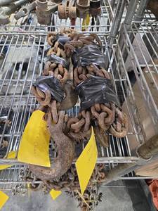 lot 18382 image: Heavy Duty Steel Chain 516in 9ft and 38in 6ft