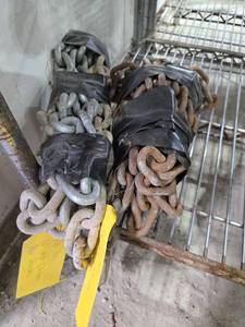 lot 18386 image: Heavy Duty Chains - Set of 2