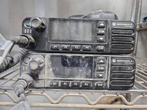 lot 18394 image: Set of 2 Motorola XPR 5550e Two-Way Radio with Microphones