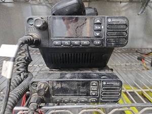 lot 18396 image: Set of 2 Motorola XPR 5550e Two-Way Radio with Microphones