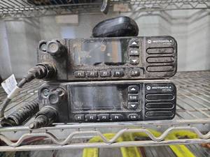lot 18397 image: Set of 2 Motorola XPR 5550e Two-Way Radio with Microphone