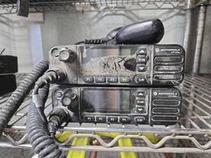 lot 18398 image: Set of 2 Motorola XPR 5550e Two-Way Radio with Microphones