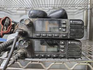 lot 18399 image: Set of 2 Motorola XPR 5550e Two-Way Radio with Microphones