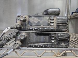 lot 18401 image: Set of 2 Motorola XPR 5550e Two-Way Radio with Microphones