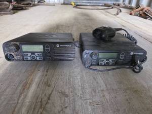 lot 18414 image: Motorola XPR 4550 Two-Way Mobile Radios - Set of 2