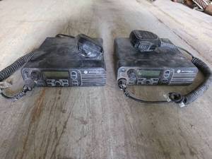 lot 18415 image: Motorola XPR 4550 Two-Way Mobile Radios with Microphones - Set of 2