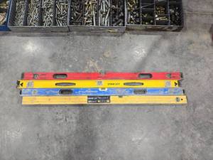 lot 18479 image: Set of 4 Mixed Brand Levels 4 Foot Levels