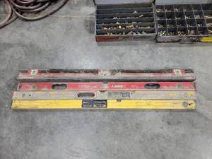 lot 18480 image: Set of 4 Mixed Brand Levels 4 Foot Levels