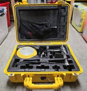 lot 13358 image: GeoMax Zenith35 Pro GPS GNSS RTK Surveying System Kit