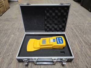 lot 13368 image: Zircon MT 6 Metal Detector with Carrying Case