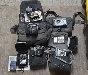 lot 13371 image: Digital Camera Collection with Carrying Cases and Accessories