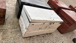 lot 13379 image: Metal Tool Box Storage Chest
