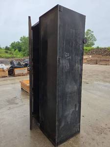lot 13399 image: Industrial Metal Storage Cabinet