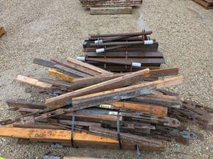 lot 13423 image: Construction Beam Pieces and Bundle of TurnBuckles
