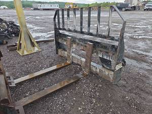 lot 13433 image: John Deere Worksite Pro Pallet Forks