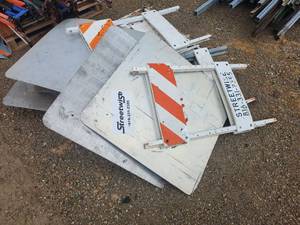 lot 15374 image: Road Construction Signs and Traffic Control Equipment