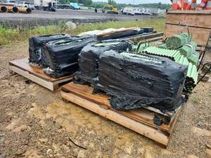 lot 15390 image: Construction Site Barrier Fencing and Safety Materials Lot