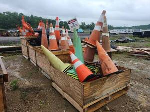 lot 15393 image: Construction Traffic Cones and Bases Lot