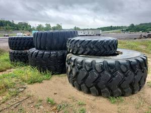 lot 15395 image: Heavy Equipment Agricultural Tractor Tires
