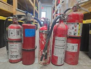 lot 20617 image: Fire Extinguisher Collection Set of 6 Varying Sizes -&nbsp All Full Fire Extinguisher&nbsp