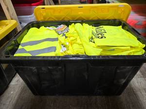 lot 20635 image: Pyramex Class 3 High Visibility Safety Vests Bulk Lot 3XL