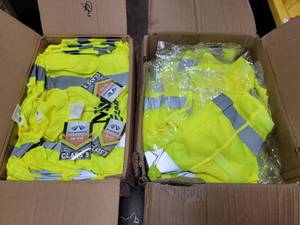 lot 20640 image: Pyramex Class 3 Hi-Vis Safety Vests Bulk Lot XL