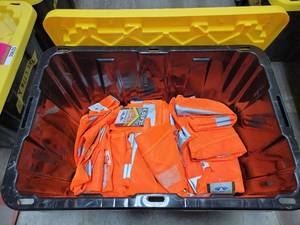 lot 20650 image: Pyramex High Visibility Safety Vests with Reflective Strips