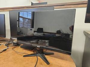 lot 22202 image: LG and Acer Monitors with HDMI and VGA