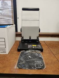 lot 22205 image: CARL Heavy Duty Punch XHC-3300N Paper Puncher