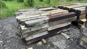 lot 25086 image: Wood Beams and Lumber Lot