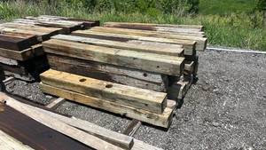 lot 25087 image: Wood Posts