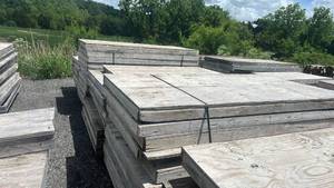 lot 25182 image: Reclaimed Wood Lumber Lot Concrete Forms