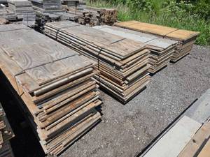 lot 25187 image: 4 Bundles of Plywood Sheets in Various Sizes
