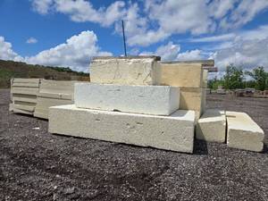 lot 25189 image: Styrofoam in Various Sizes
