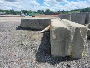 lot 25199 image: Large Precast Concrete Barrier Block