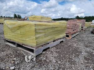 lot 25203 image: 7 Pallet Bulk Lot Red Brick Pavers