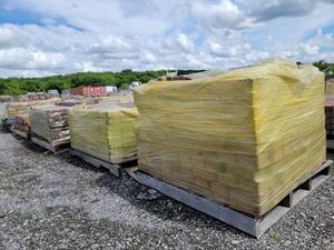 lot 25204 image: 6 Pallet Bulk Lot Clay Paving Bricks