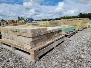 lot 25205 image: 4 Pallet Bulk Lot Concrete Building Blocks