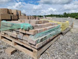lot 25207 image: 3 Pallet Bulk Lot Concrete Paver Blocks Mixed