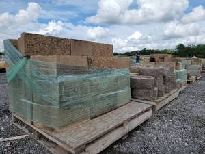 lot 25208 image: 8 Pallet Bulk Lot Concrete Construction Blocks Mix