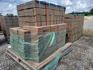 lot 25210 image: 2 Pallet Bulk Lot Concrete Masonry Blocks Construction Materials