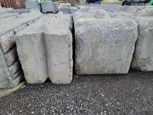 lot 25224 image: Set of 2 Concrete Barrier Blocks