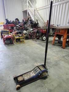 lot 16692 image: Power Torque Heavy Duty Floor Jack
