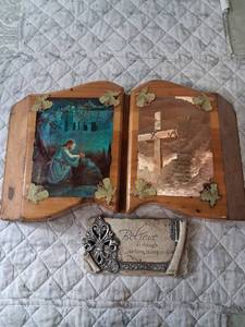 lot 9 image: Religious Christian Wooden Book Display with Inspirational Plaque Set