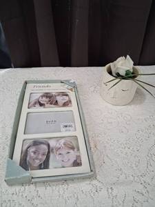 lot 25 image: Friends Multi-Photo Frame Display and Decorative Flower Arrangement